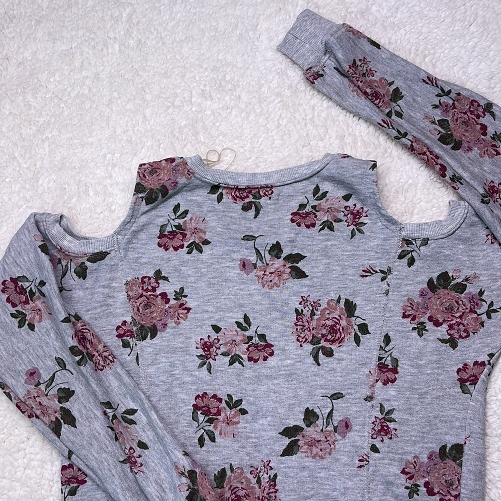 Ultra Flirt Shoulder Cutout Rose Floral Pleated Sweater Women Size Small - Picture 6 of 7
